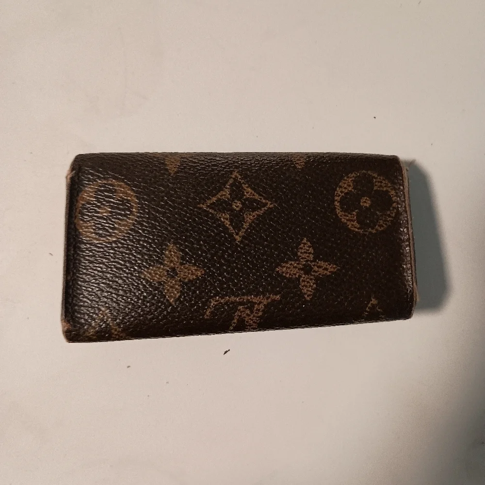 Authentic LOUIS VUITTON Monogram Multicles 4 Key Case - Picture 2 of 13